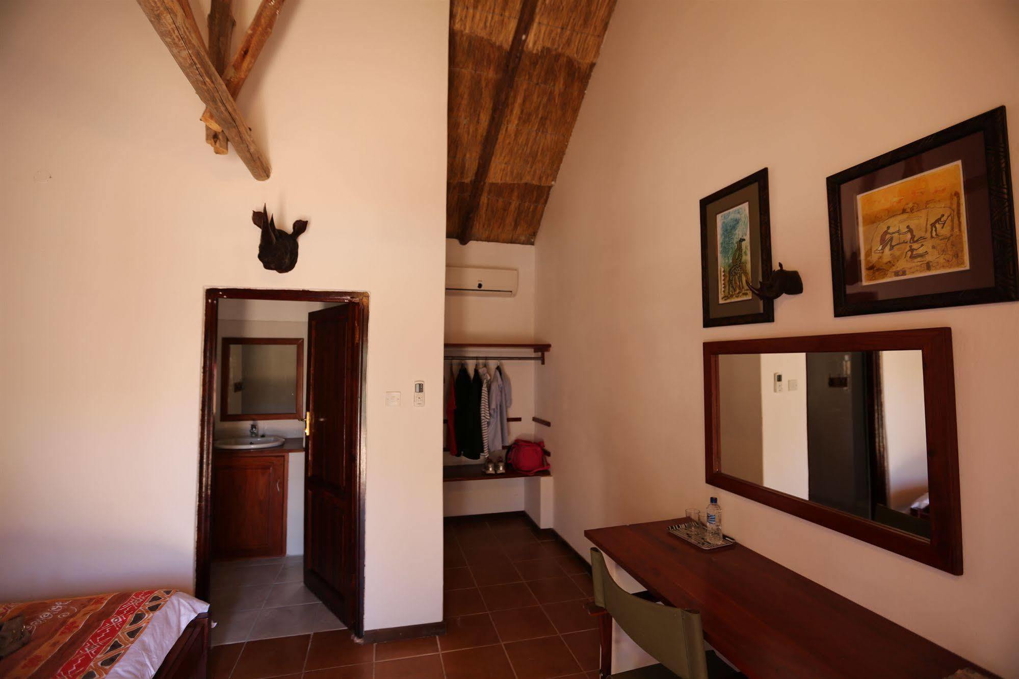 Mandebele Lodge Victoriafälle Exterior foto