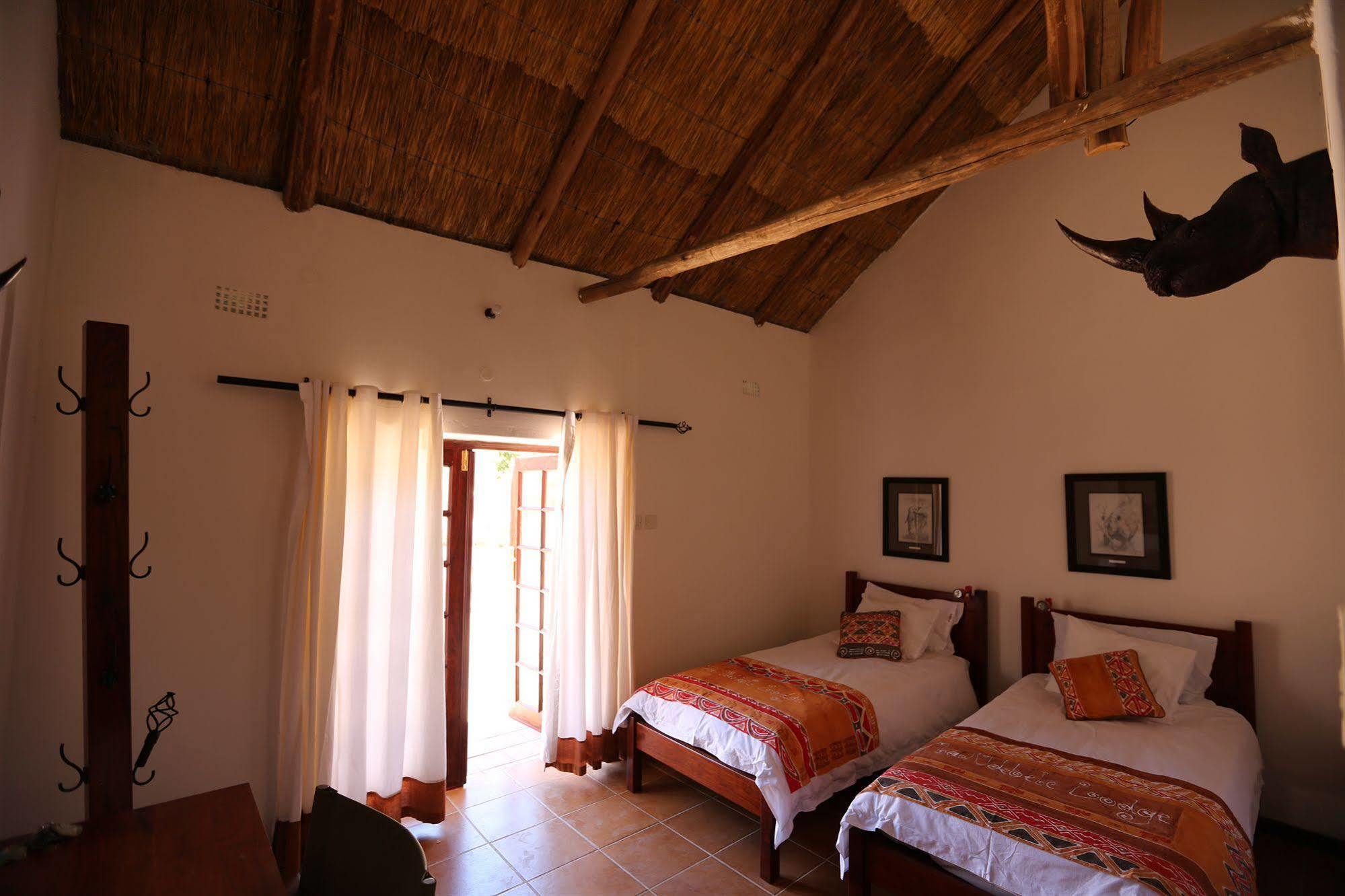 Mandebele Lodge Victoriafälle Exterior foto
